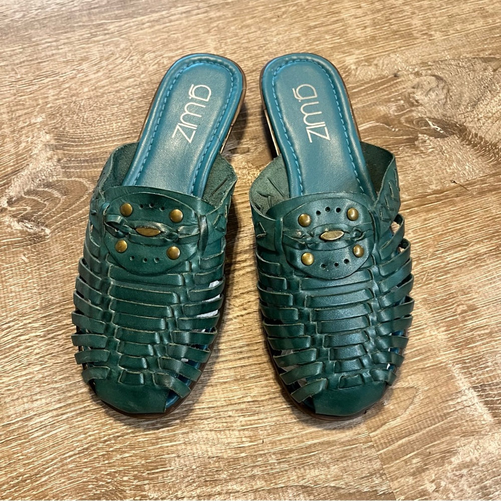G.Wiz mules slides size 7.5